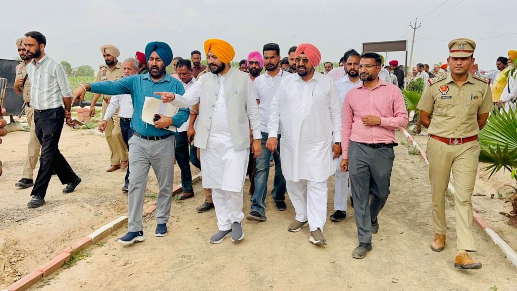 ਪੇਂਡੂ ਵਿਕਾਸ ਤੇ ਪੰਚਾਇਤ ਮੰਤਰੀ ਤਰੁਣਪ੍ਰੀਤ ਸਿੰਘ ਸੌਂਦ ਨੇ ਡੇਰਾਬੱਸੀ ਬਲਾਕ ਦੇ ਪਿੰਡਾਂ ਵਿੱਚ ਖੇਡ ਮੈਦਾਨਾਂ ਦੇ ਕੰਮਾਂ ਦੀ ਪ੍ਰਗਤੀ ਦਾ ਜਾਇਜ਼ਾ ਲਿਆ